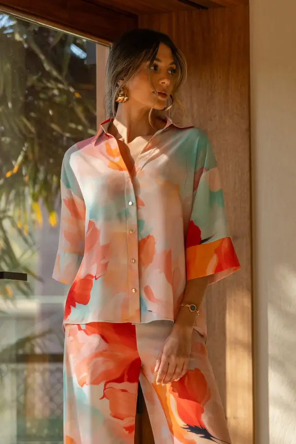 Blusa Ferrache estampada fluida com colarinho