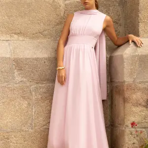 Vestido Ferrache comprido fluido com echarpe