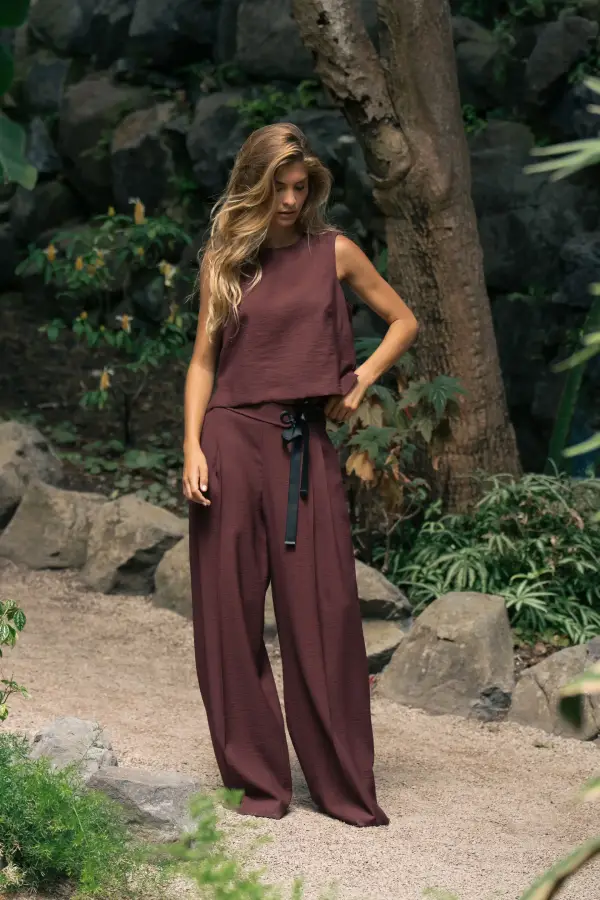 Calça Ferrache wide leg fluida com fita a contrastar