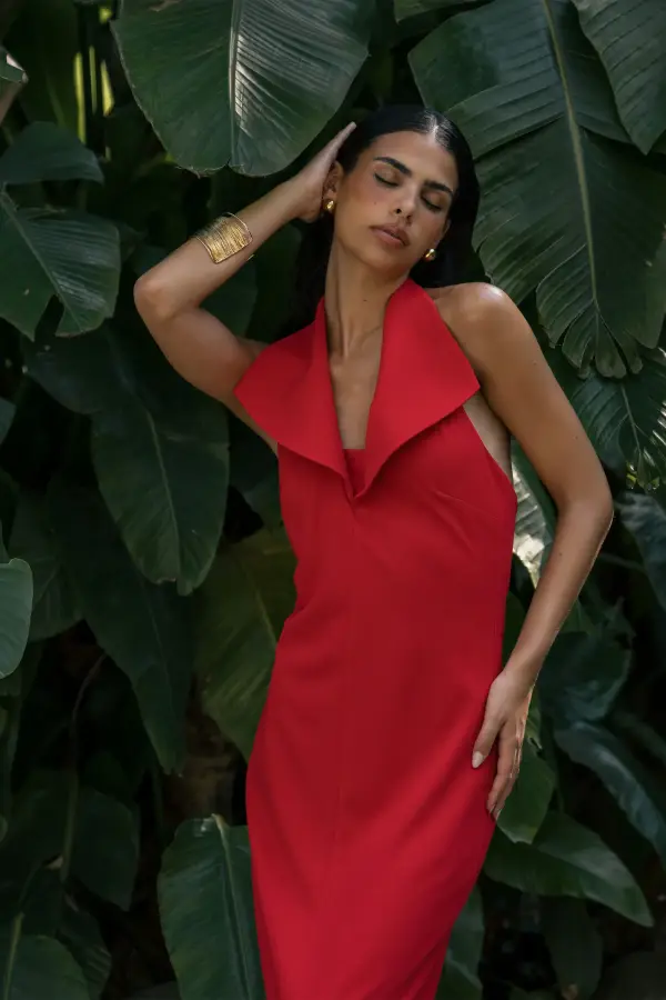 Vestido Ferrache midi halter com gola ampla