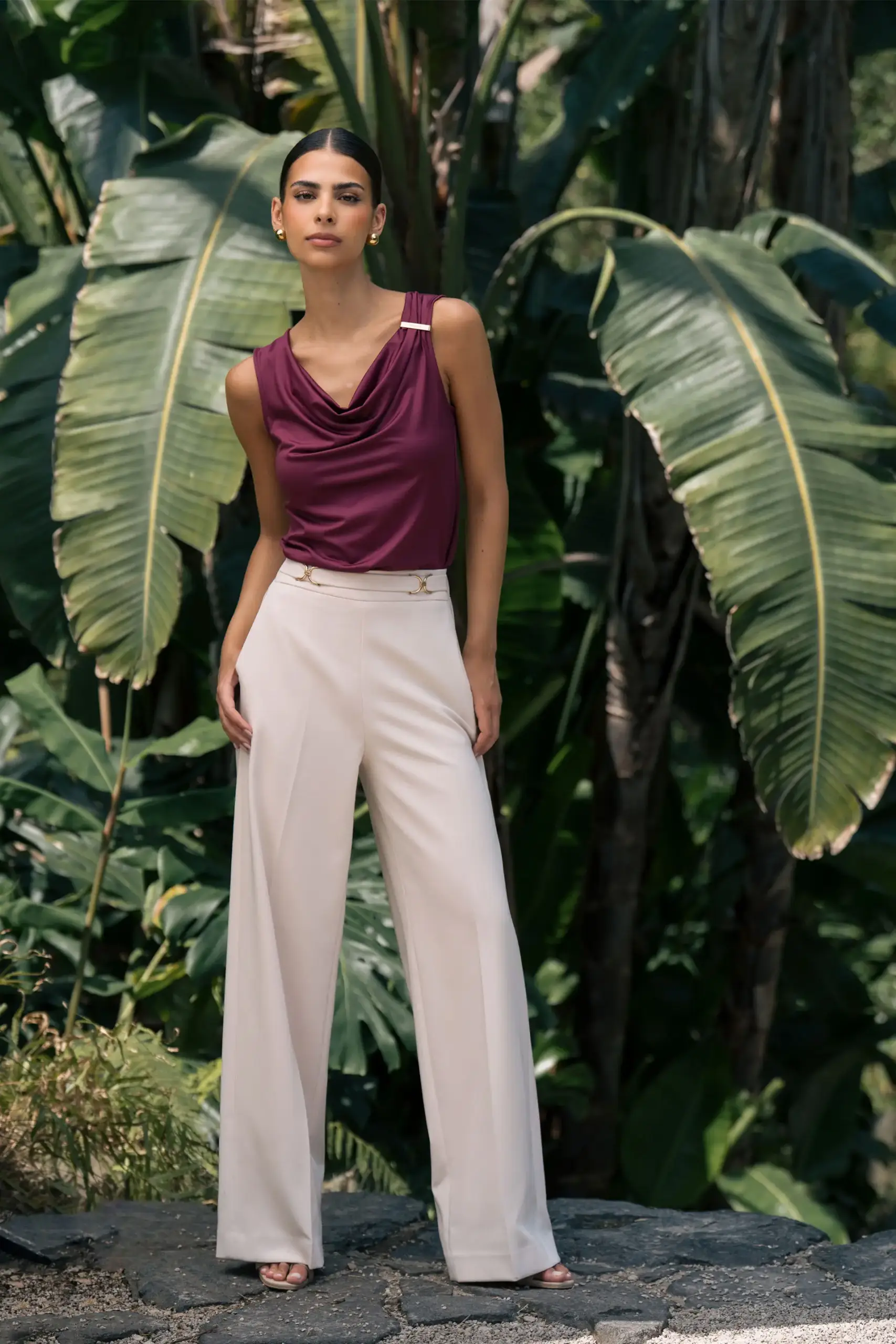 Calça Ferrache wide leg com detalhes metálicos