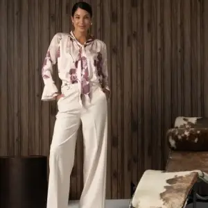 Túnica Ferrache fluida estampada com laçada no decote